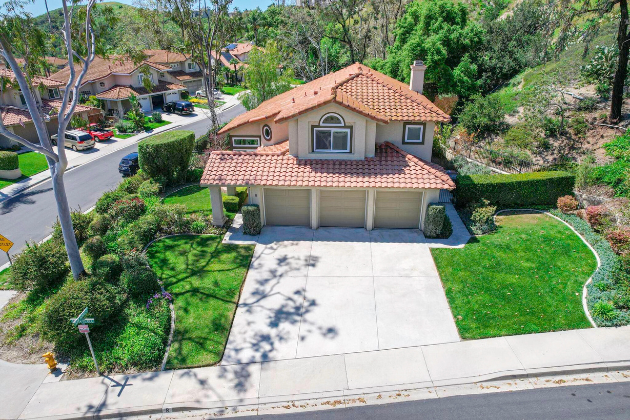 8 Santa Clara
